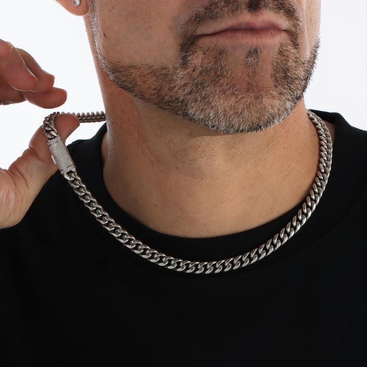 8 mm schlichte kubanische Gliederkette aus Weißgold mit Moissanite-Kastenverschluss
