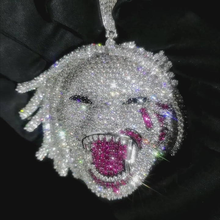 Pendentif mi-homme mi-bête