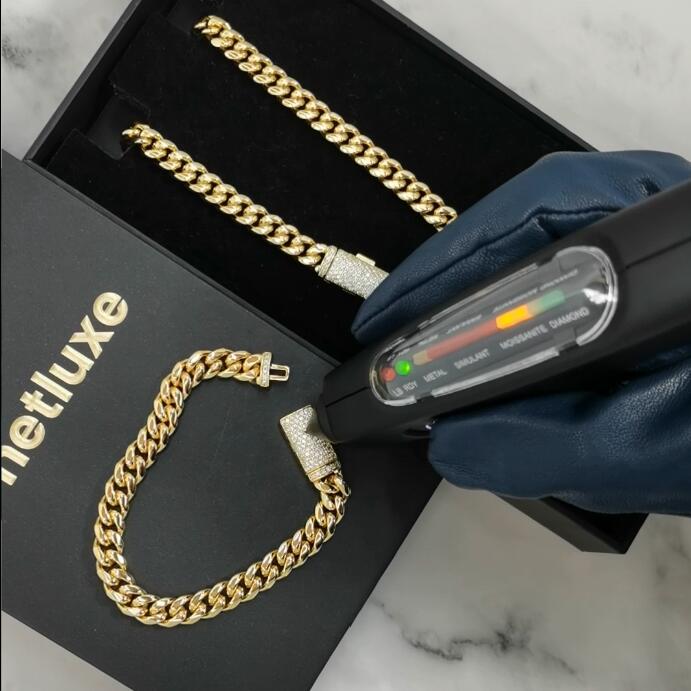 8 mm schlichte kubanische Gliederkette aus Gold mit Moissanite-Kastenverschluss