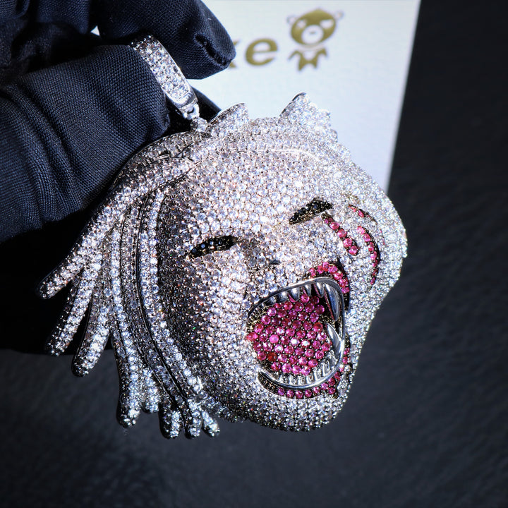 Pendentif mi-homme mi-bête