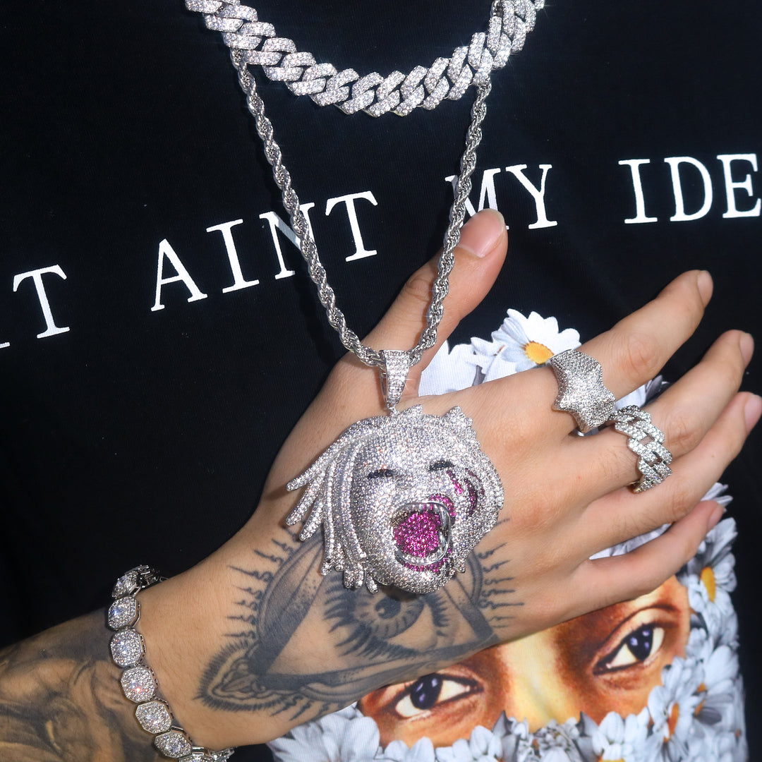 Pendentif mi-homme mi-bête