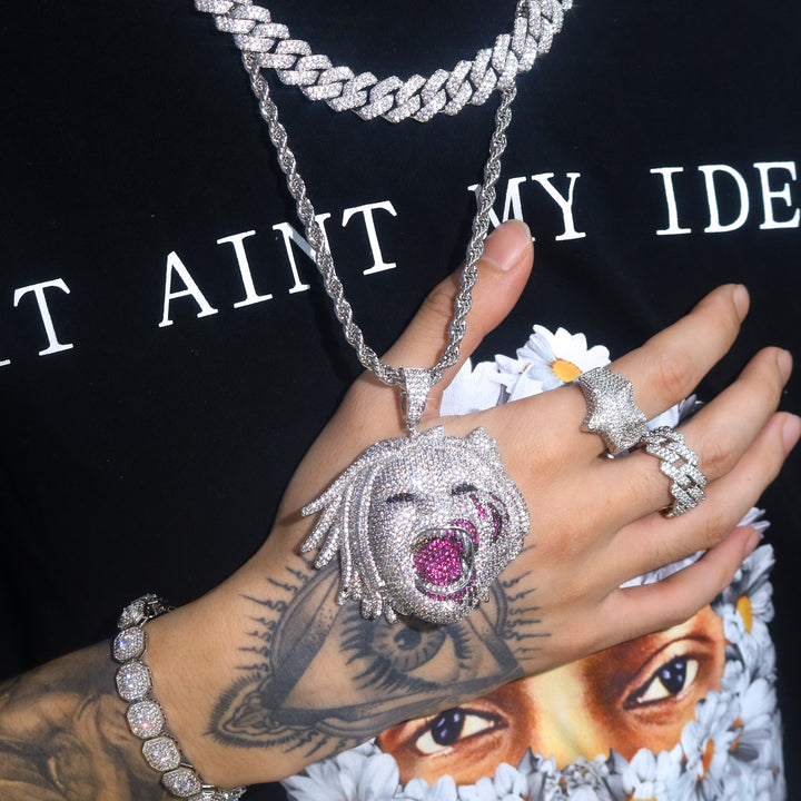 Pendentif mi-homme mi-bête
