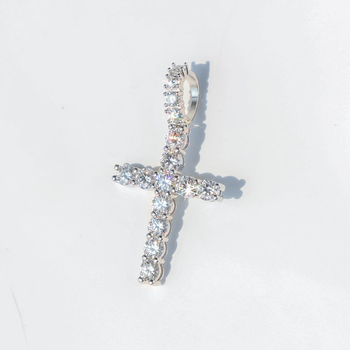 Moissanit-Diamant-Kreuzanhänger aus weißem Vermeil