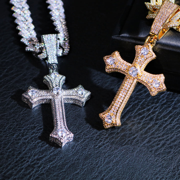 Grand pendentif croix gothique en diamant