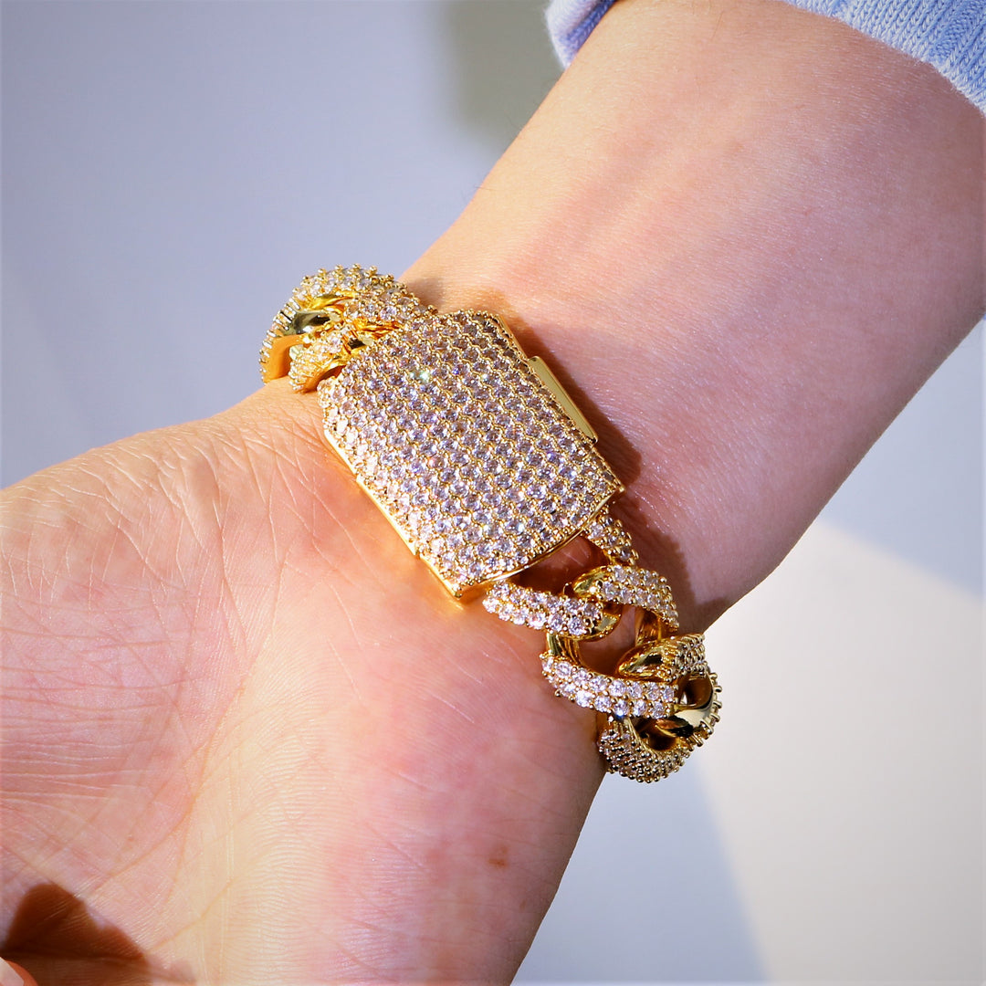 19mm Diamond Figaro Bracelet in Gold