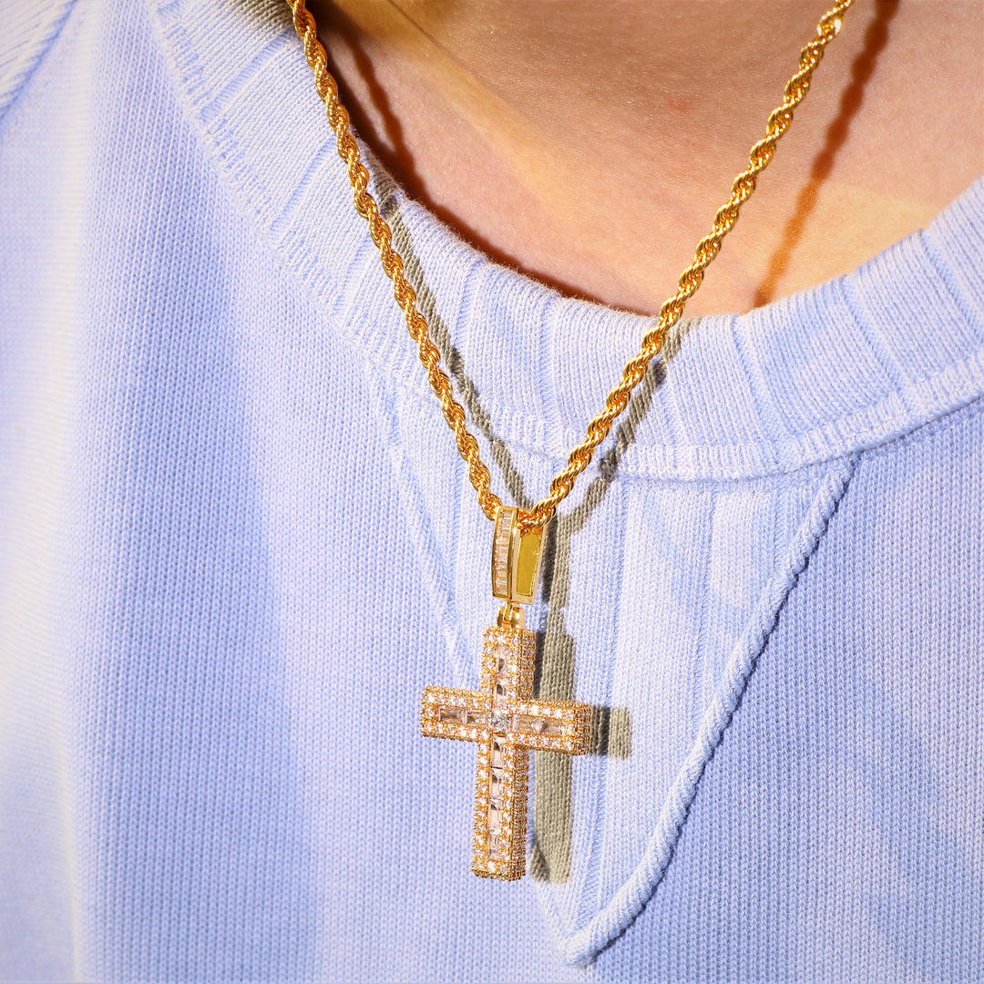 Collier pendentif croix baguette
