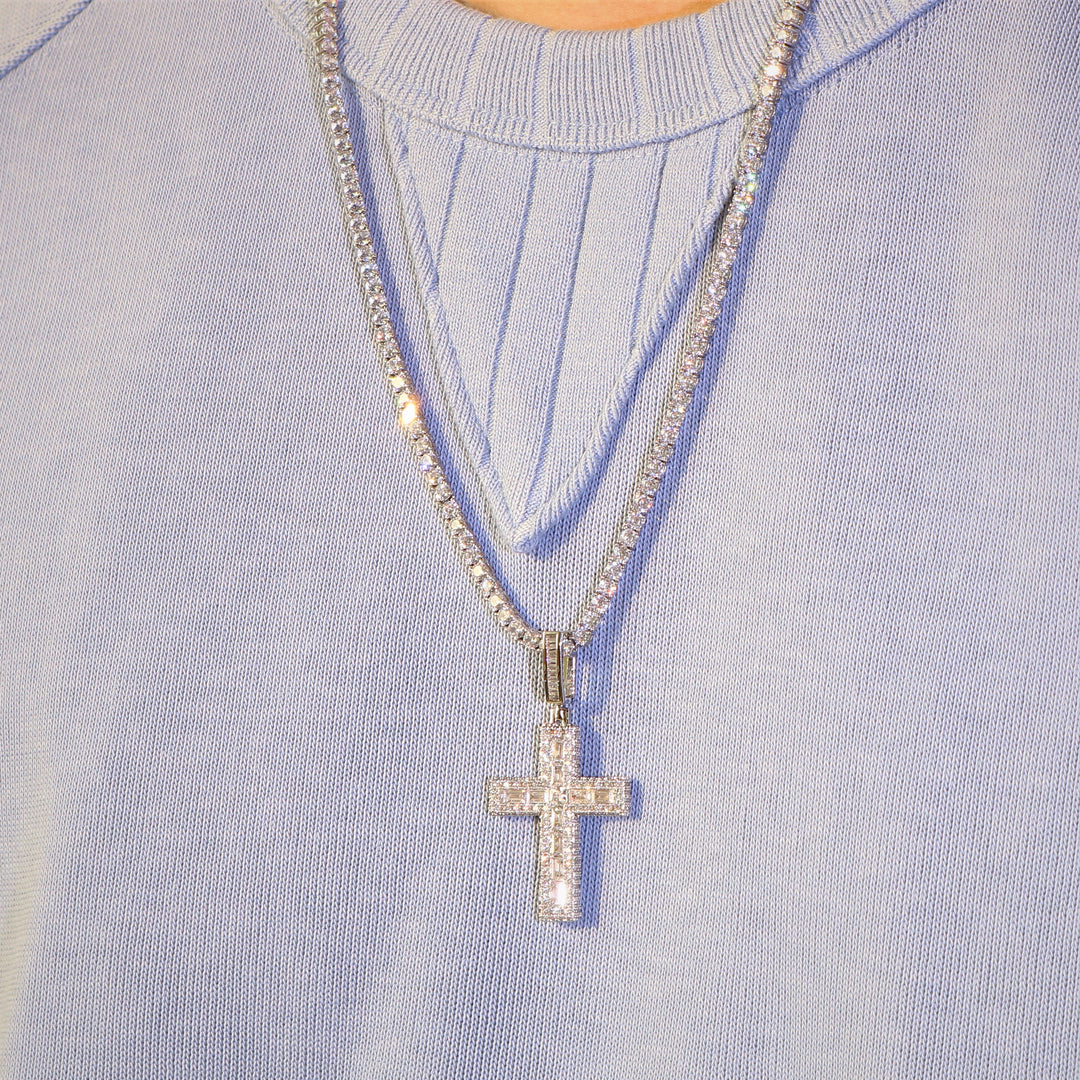 Collier pendentif croix baguette