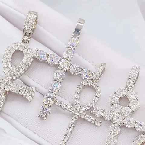Moissanit-Diamant-Kreuzanhänger aus weißem Vermeil